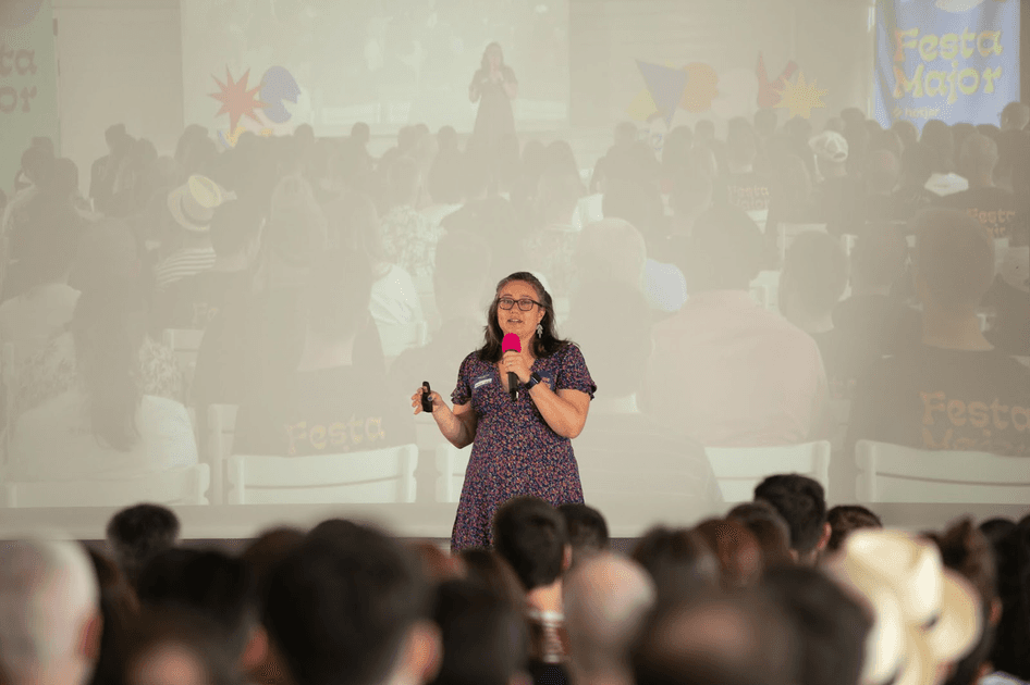 #Melissa on stage during  one of Hotjar’s annual team meetup sessions